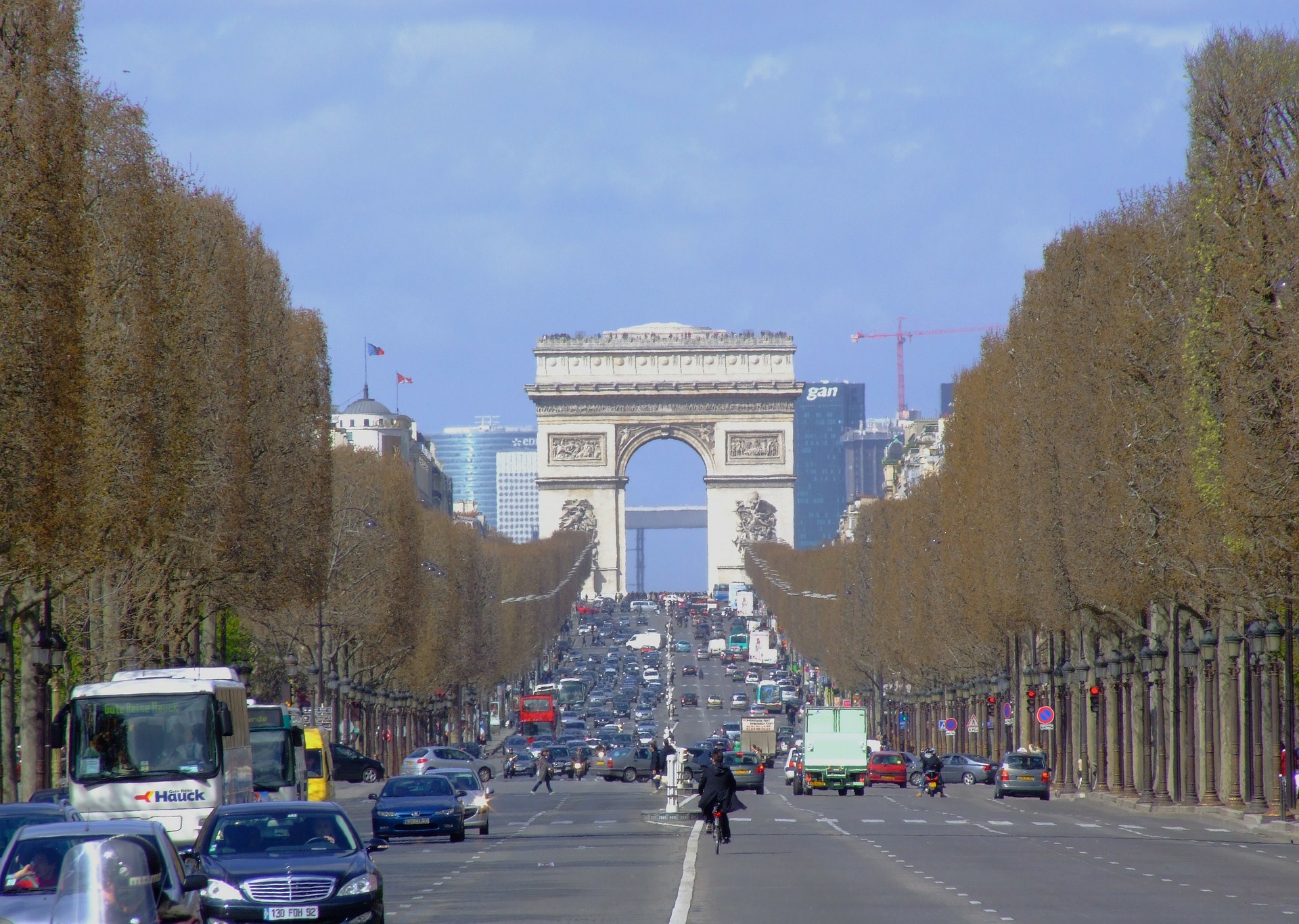 A picture of the Arc de Triomphe, Paris, France